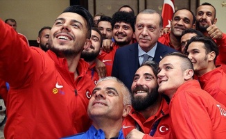 Cumhurbaşkanı Erdoğan Ampute A Milli Takımlarını kabul etti