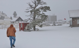Kartalkaya'ya sezonun ilk karı yağdı