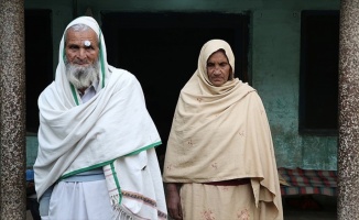 AA'nın duyurduğu Suriye'de mahsur kalan yaşlı Pakistanlı çifte Pakistanlı diplomatlar ulaştı