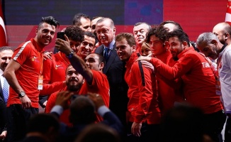 Cumhurbaşkanı Erdoğan &#039;Engelleri Aşanlar 2017&#039; ödüllerini verdi