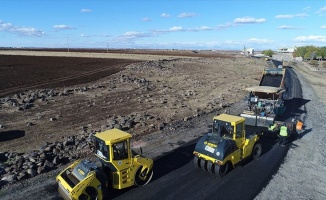 Diyarbakır'da kırsal mahalleler ilk kez sıcak asfaltla buluştu