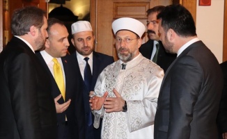 Diyanet İşleri Başkanı Erbaş'tan Müslümanlara birlik çağrısı