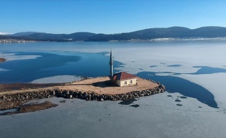 Gölün ortasındaki cami ibadete açıldı