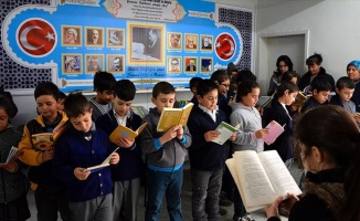 Veli ve öğrencileri okulda buluşturan proje &#039;Koridor Kütüphanesi&#039;