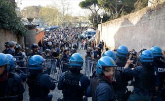 İtalya'da aşırı sağ karşıtı protesto: 5 yaralı