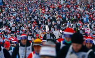 Rusya&#039;da yüz binlerce kişi birlikte kayak yaptı