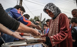 AFAD'dan Cinderes'in köylerinde sıcak yemek ikramı