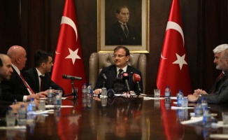 Başbakan Yardımcısı Çavuşoğlu: Türkiye sivillerin zarar görmemesi için azami dikkat göstermekte