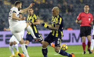 Fenerbahçe zirve yolunda yara aldı