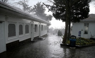 İstanbul'da sağanak ve dolu yağışı hayatı olumsuz etkiledi