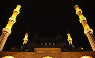 Mûbarek Berat Gecenizi Tebrik Ederiz...