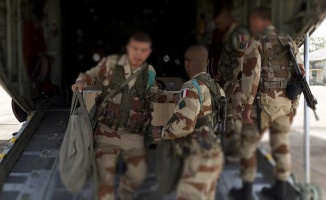 Fransız askerlerinden YPG/PKK&#039;ya topçu desteği