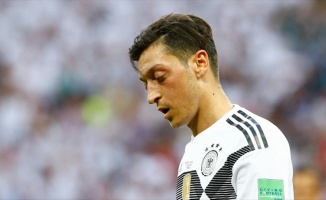 Alman siyasetçilerden Mesut Özil'e destek