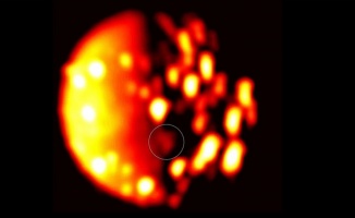 Juno Jüpiter&#039;in uydularından İo&#039;da yanardağ olduğunu belirledi