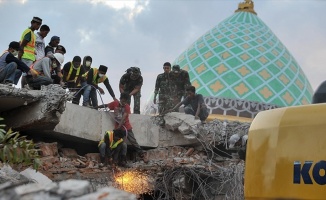 Endonezya’daki depremde ölü sayısı 131'e yükseldi