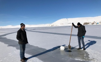 Çıldır Gölü buz tuttu