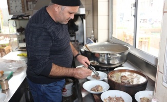 ‘Sulu Muğla Kebabı’ için Yunanistan’dan Marmaris’e geliyorlar