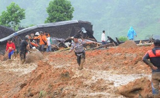 Endonezya’da heyelan faciası : 9 ölü, 41 kayıp