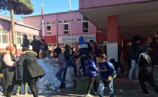 Her şey çocukların mutluluğu için: Okula kar servisi