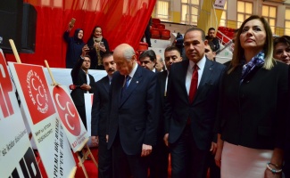 Bahçeli MHP’nin 50. yıl sergisini gezdi