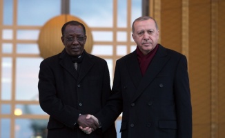 Erdoğan, Çadlı mevkidaşını resmi tören ile karşıladı