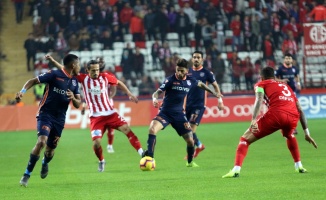 Süper Lig: Antalyaspor: 0 - Medipol Başakşehir: 1 (Maç sonucu)