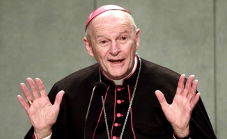 Vatikan ilk defa bir kardinali cinsel taciz iddiasıyla kovdu