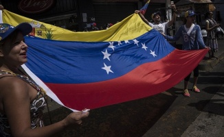 Venezuela&#039;da muhalefet &#039;yardımları&#039; beyaz giyerek ülkeye sokmayı deneyecek
