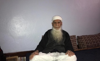 90 yaşında sağlığıyla gen&ccedil;lere taş &ccedil;ıkarıyor