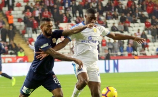 Ankaragücü, Antalyaspor’u 4 golle geçti