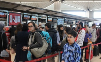 Atatürk Havalimanı’nda seçim yoğunluğu