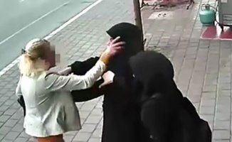Başörtülü kızlara saldıran kadın gözaltına alındı
