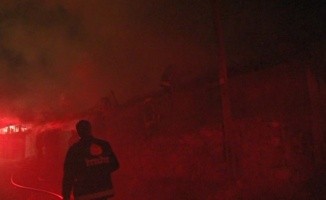 Isparta’daki solucan gübresi üretim tesisinde büyük yangın