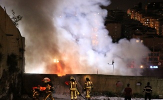 İstanbul’da hurda deposunda korkutan yangın