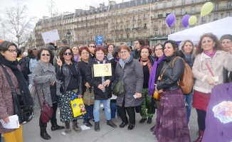 Kadınlar Günü’nde Paris’te sokaklar doldu
