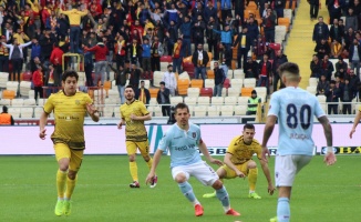 Medipol Başakşehir ilk yarıda golü buldu