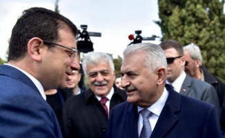Binali Yıldırım ile Ekrem İmamoğlu tokalaştı
