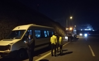 Bursaspor taraflarını taşıyan minibüs, tır ile çarpıştı: 10 yaralı