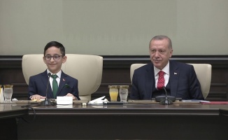 Cumhurbaşkanı Erdoğan, koltuğunu Ozan Sözeyataroğlu’na devretti
