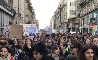 Fransa’da yüzlerce öğretmen grev yaptı