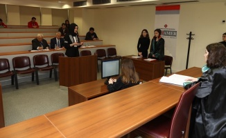Lise öğrencileri &#039;sanal mahkemede&#039; yarıştı