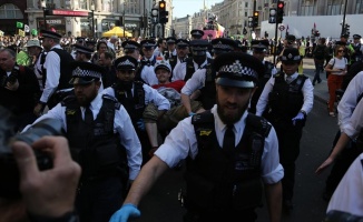 Londra&#039;daki çevreci işgal eyleminde gözaltı sayısı 682 oldu