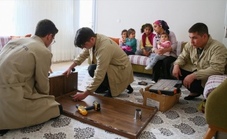 Mahallelinin tamir işleri öğrencilere emanet