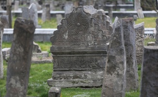 'Milletlerin tapu senedi' mezar taşları