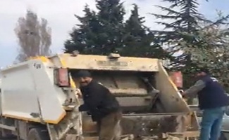 Seçimi kazanan başkanın ilk icraatı çöp toplamak oldu