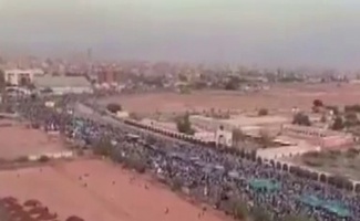 Sudan’da darbe sonrası muhalifler kutlama yapıyor 