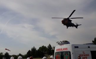 Askeri helikopter yaralı çocuk için havalandı