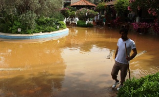 Bodrum’da ana su borusu patladı, oteller boşaltıldı