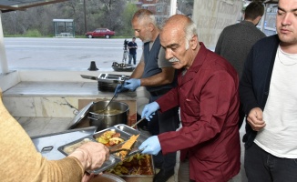 Bu köyden geçene ücretsiz iftar