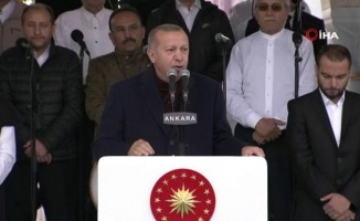 Cumhurbaşkanı Erdoğan: “Camilerin süsü cemaattir”